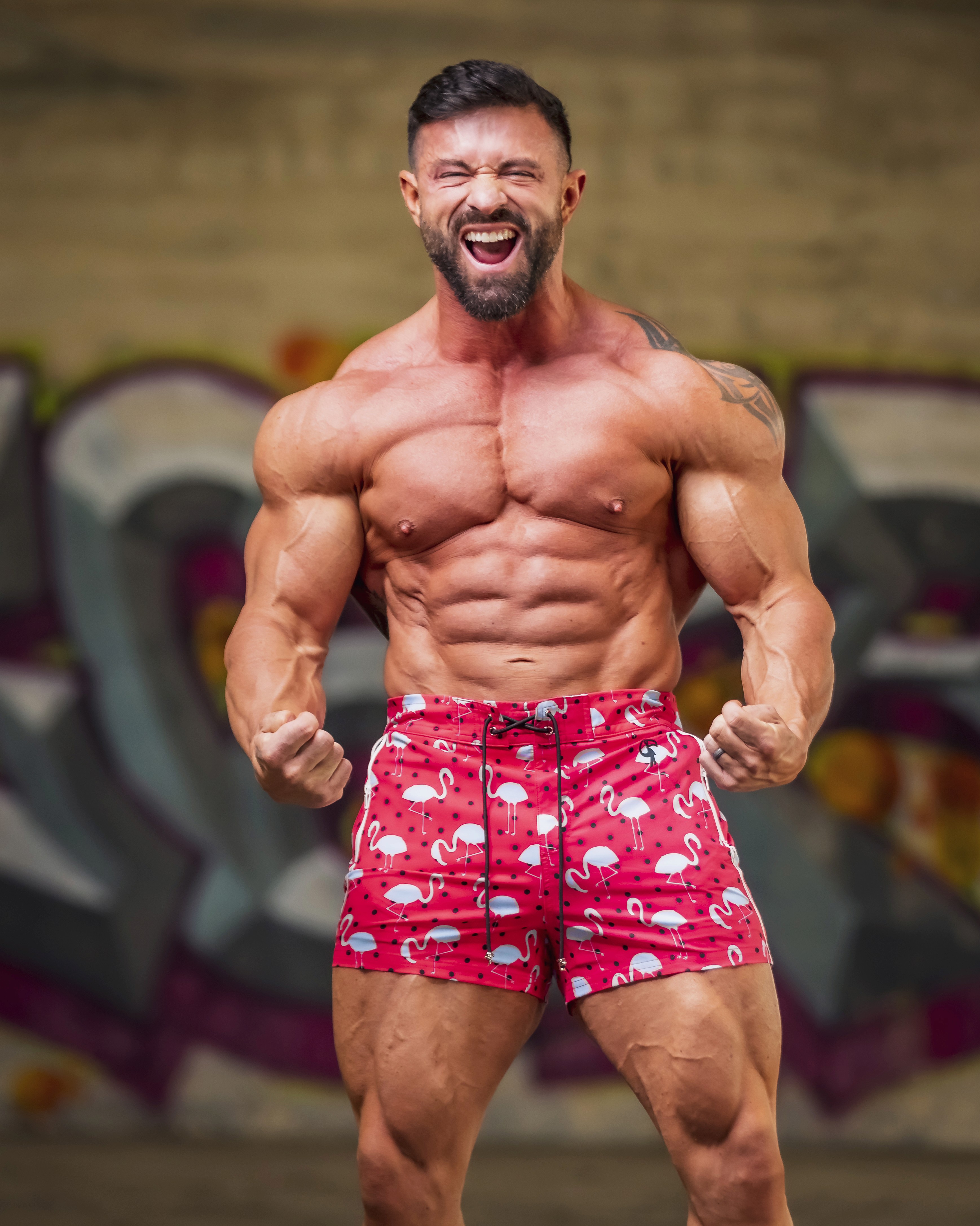 Chase Gloeckner, online fitness coach with 15+ years of experience in strength training and bodybuilding