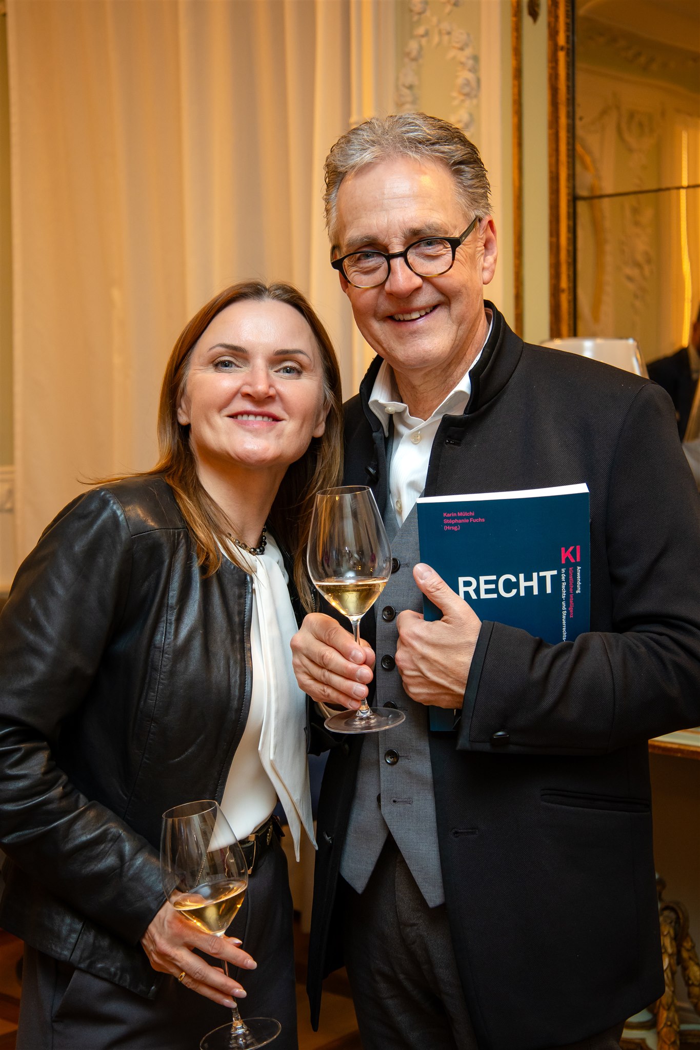 Guests posing with the Recht KI book during launch event in Zurich