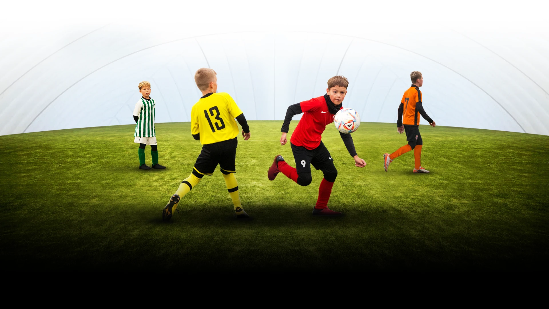 Kids Cup turnyre dalyvaujantys vaikai iš Futbolo akademijos Žalgirietis, Futbolo klubo Vilnius, Ukmergės ir Radviliškio futbolo klubų