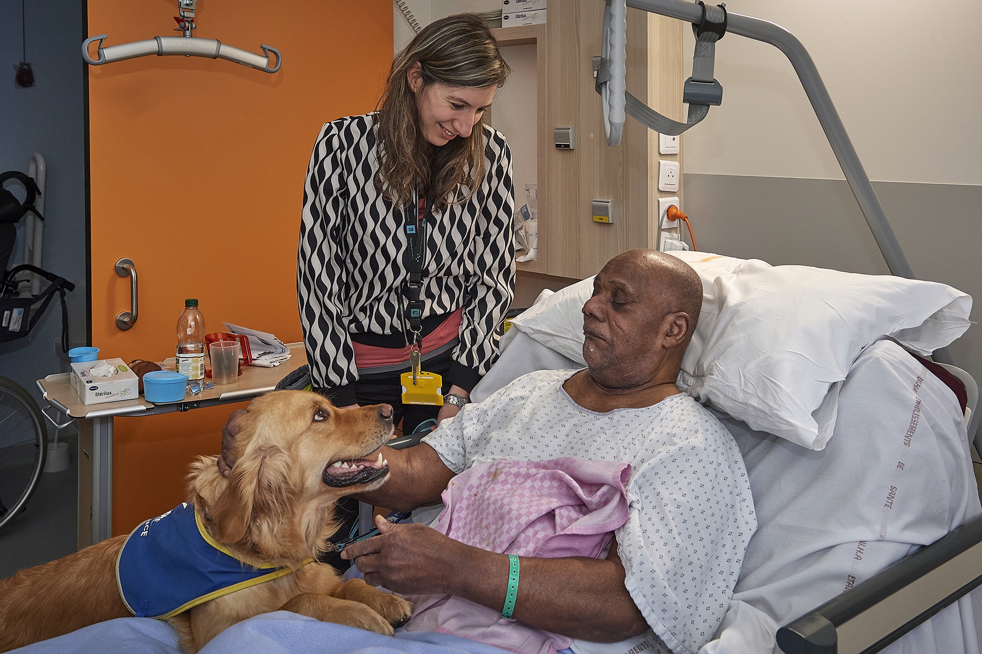 Les retrouvailles ! Ce résident garde toujours quelques friandises pour Saïko