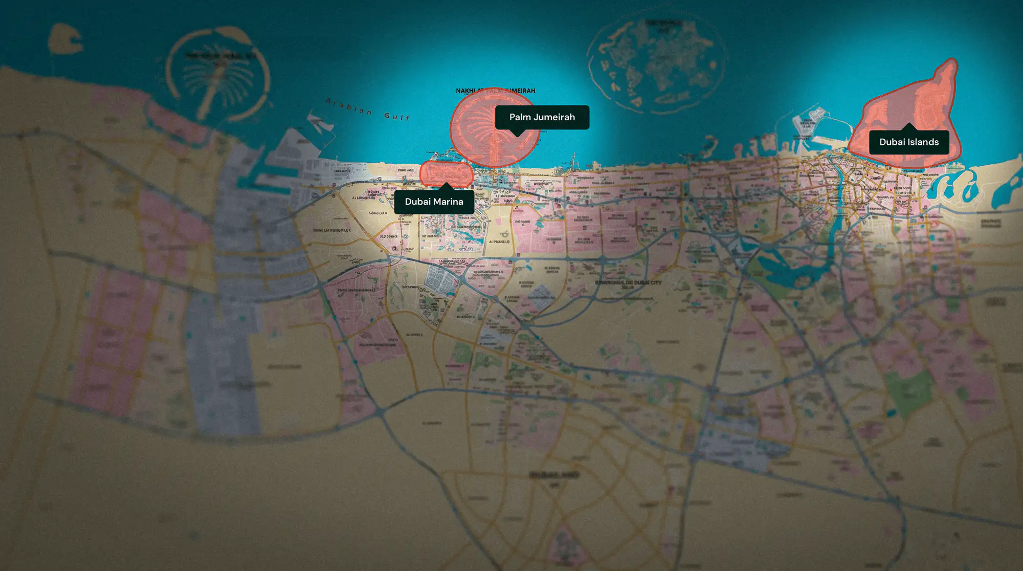 Mapa de Dubái destacando zonas costeras clave como Palm Jumeirah, Dubai Marina y Dubai Islands para inversión inmobiliaria.