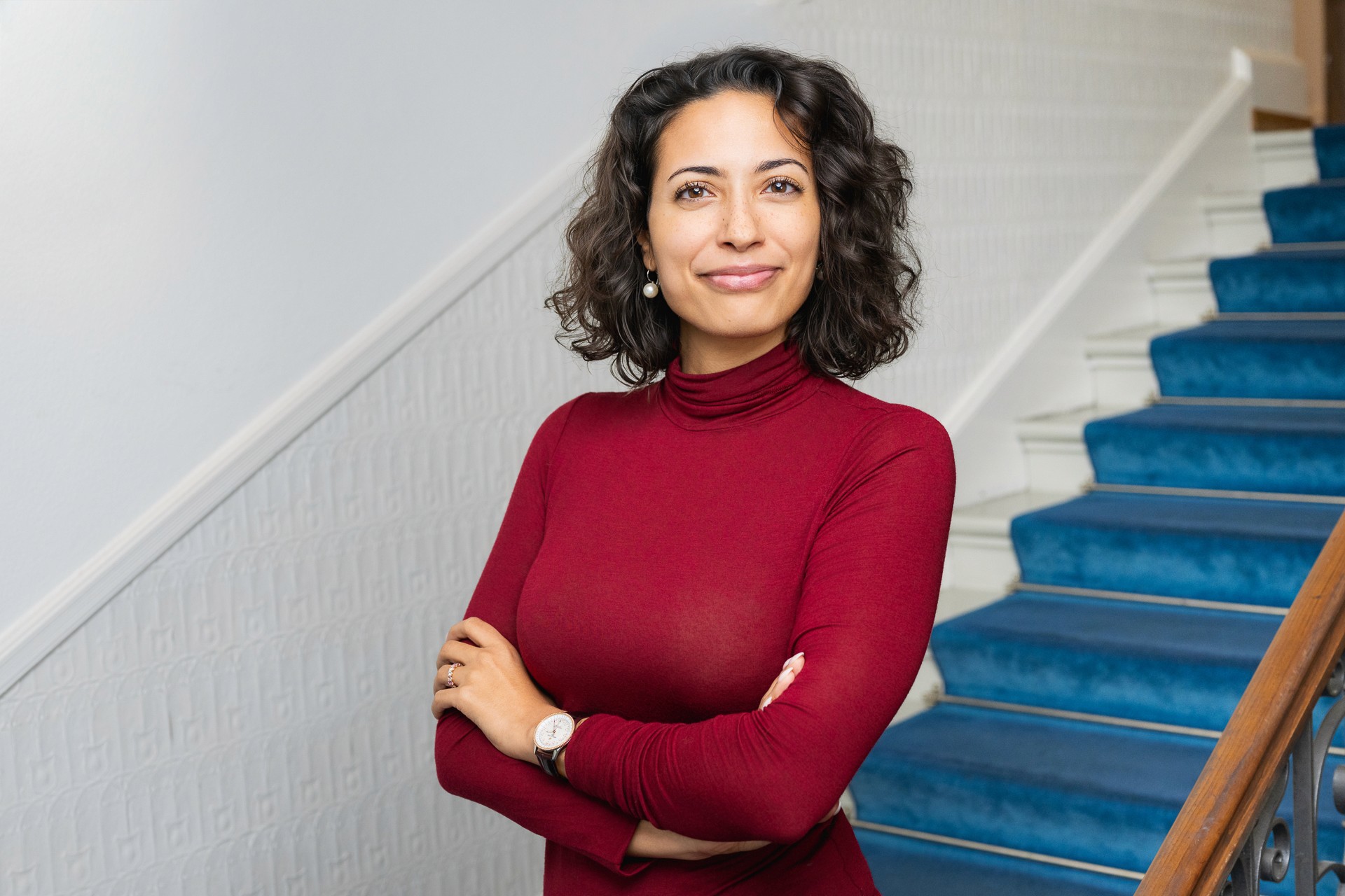 Business Portrait in architektonischer Umgebung für persönliche und authentische Positionierung