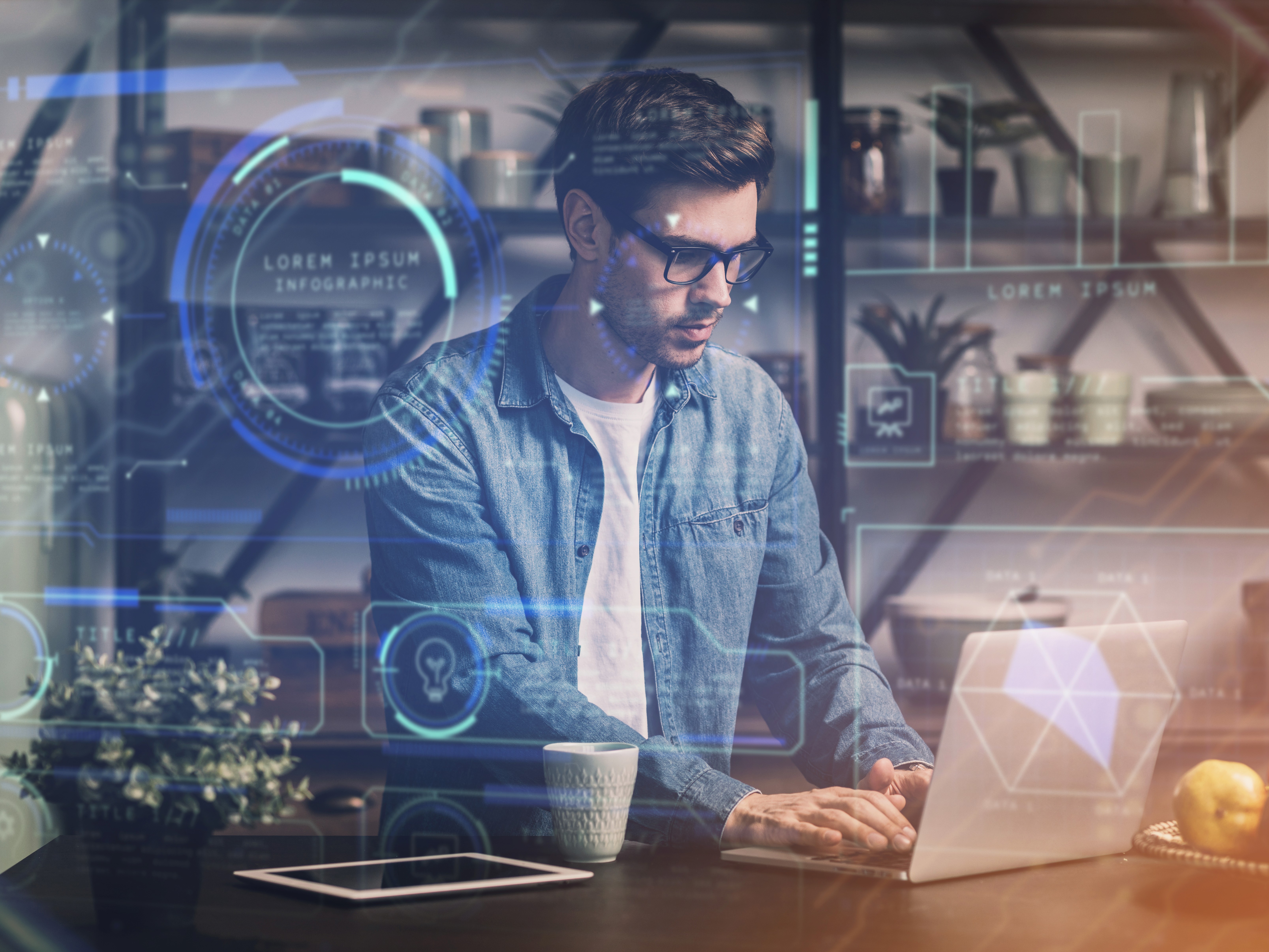 pessoas trabalhando no computador