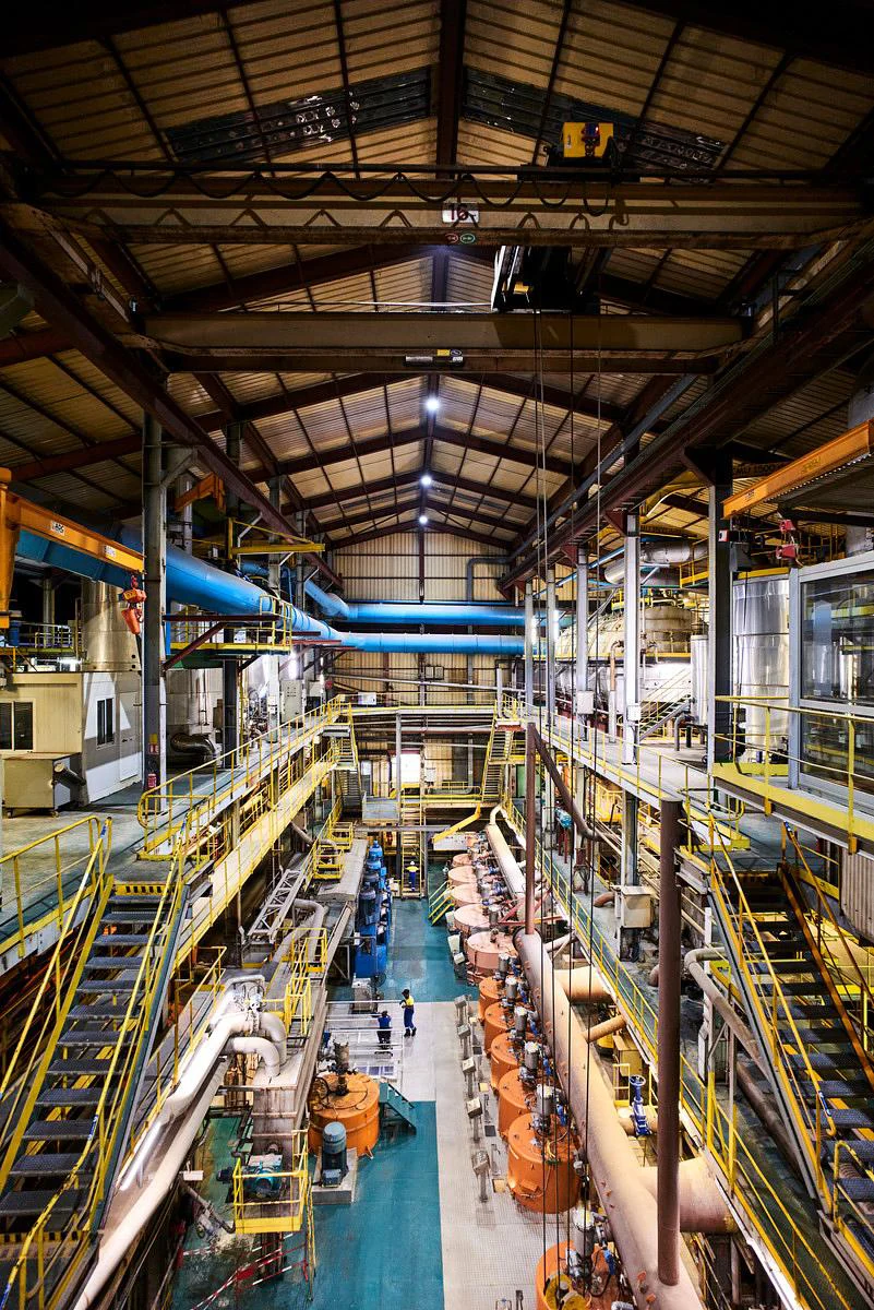 Vue d'ensemble d'un entrepôt logistique et de l'outil de production à La Réunion