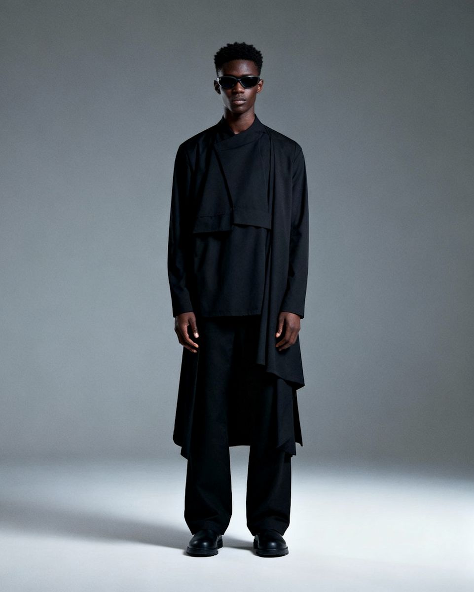 Office Studio with magazines on the floor.