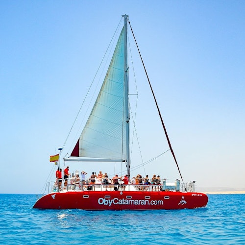 洛沃斯岛：帆船双体船巡游 + 午餐和饮品票，富埃特文图拉