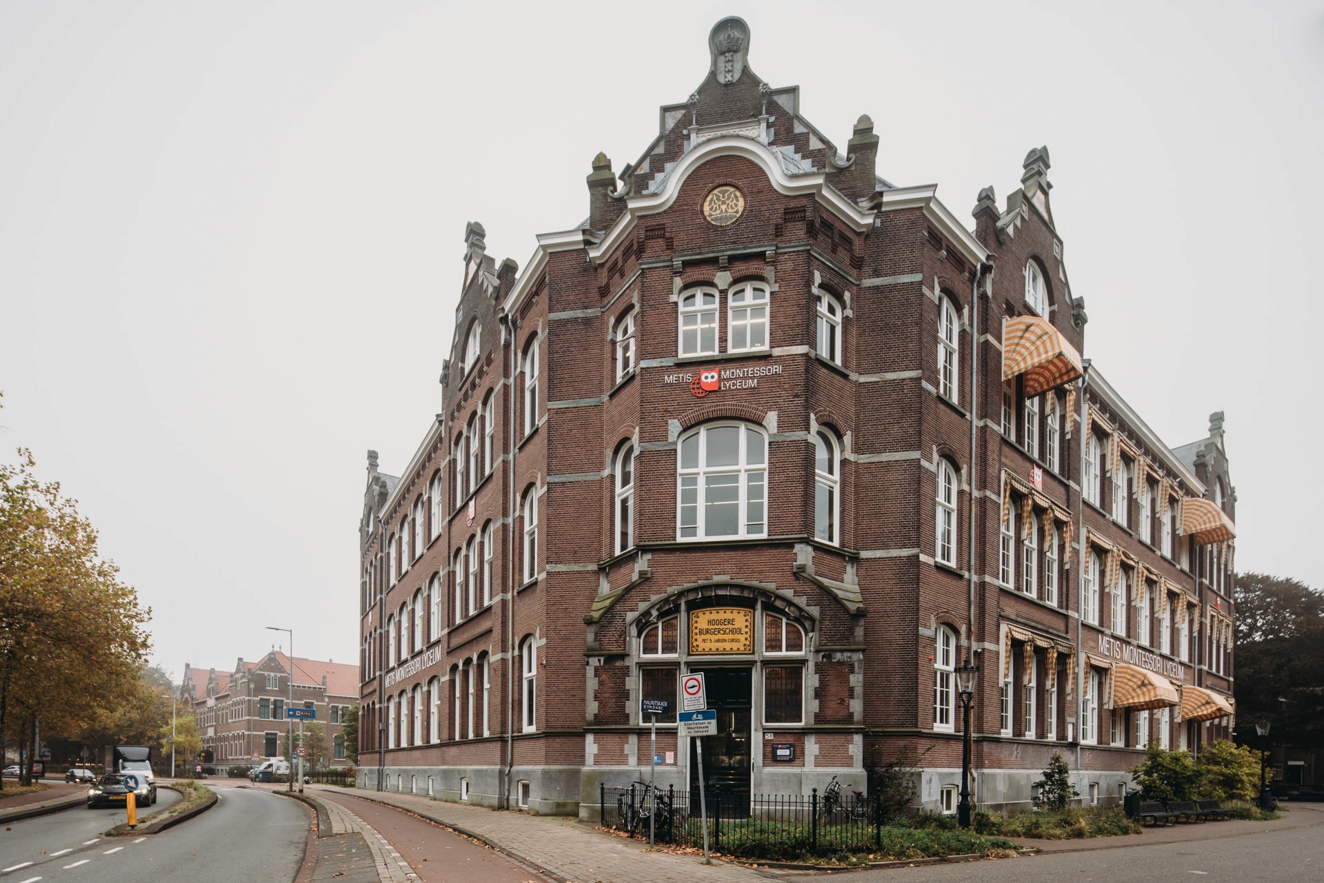 Photo of the exterior of the Metis Montessori Lyceum seen from the Mauritskade