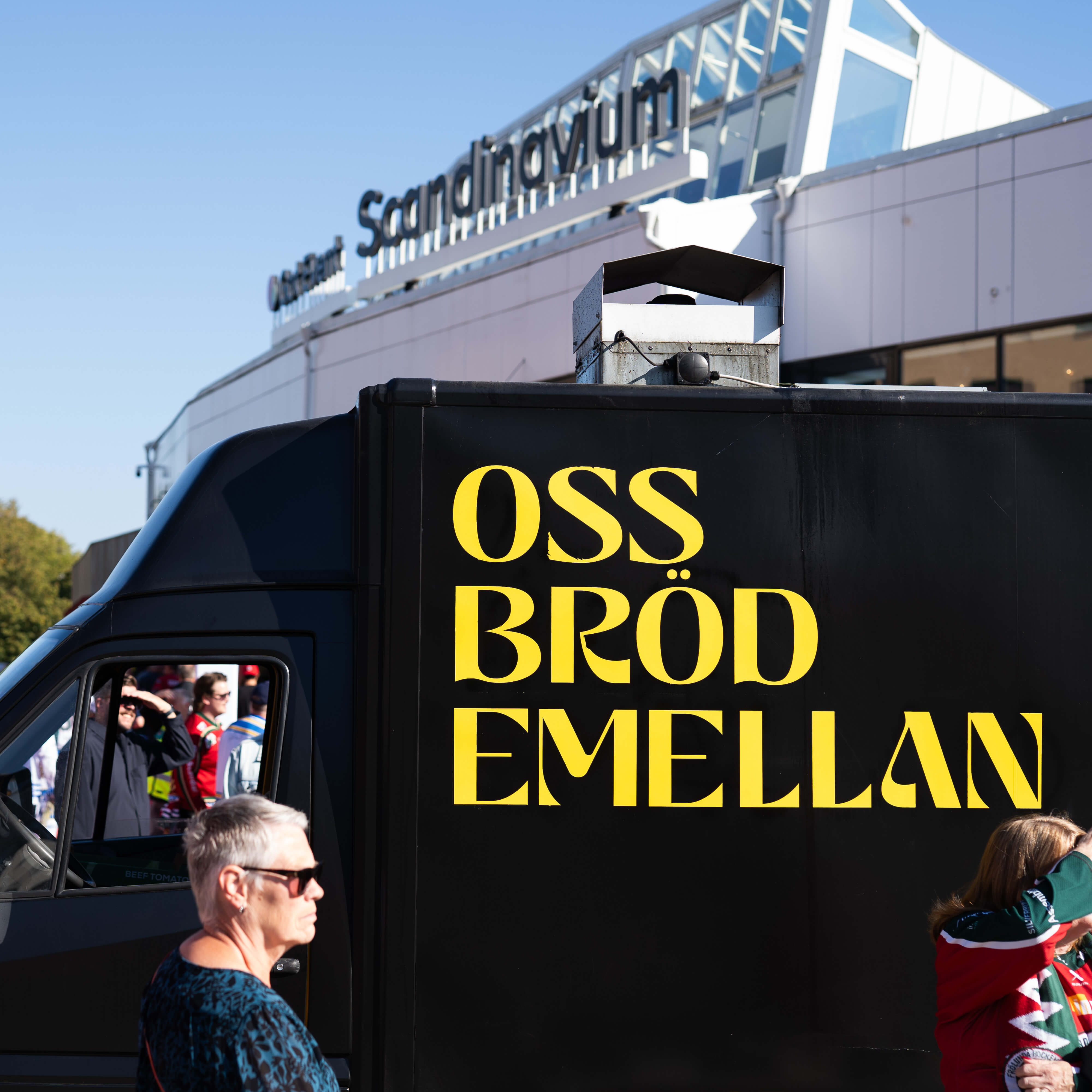 Oss bröd emellan foodtruck utanför Scandinavium under Frölunda-Leksand hockeymatchen