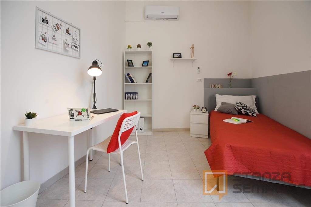 12 m² room in Vicolo Noce, Napoli