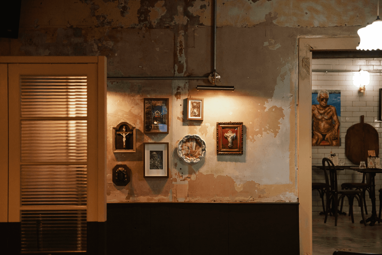 Interior of Peter Pizzeria during service