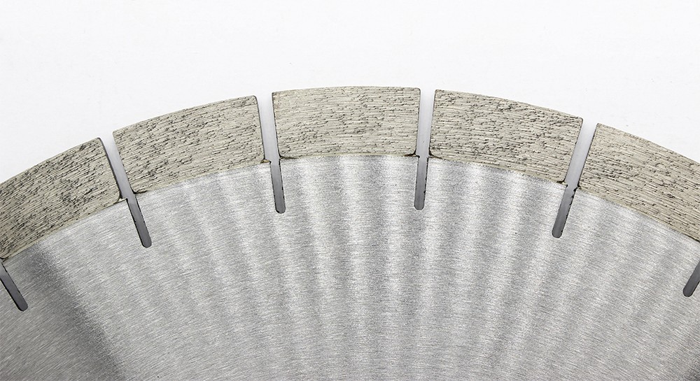 Close-up of the segmented teeth on a Diamond Saw Blade for quartz, focusing on the narrow slot design to minimize chipping.