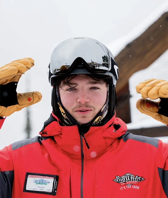 Casque et vêtement de ski louable sur jam