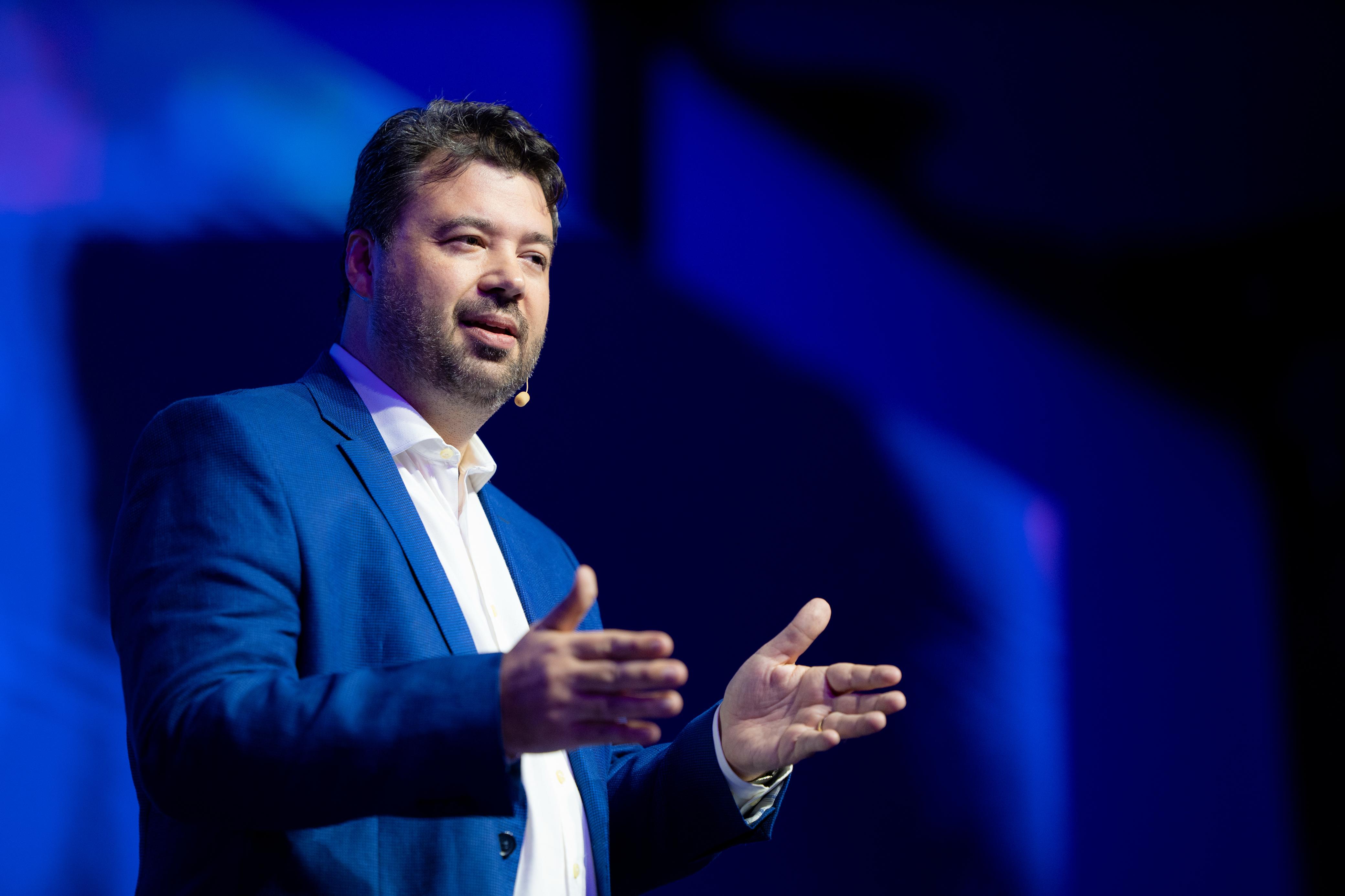 You can't work for Twitter, Elon Musk is different