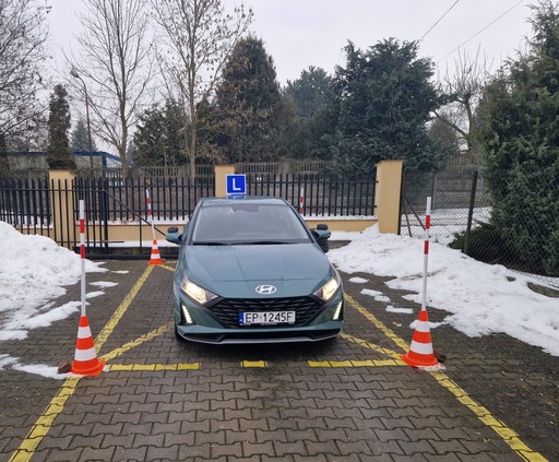 Instruktor OSK Szybcy i Wściekli – instruktor nauki jazdy pomagający kursantowi w zdobywaniu prawa jazdy.