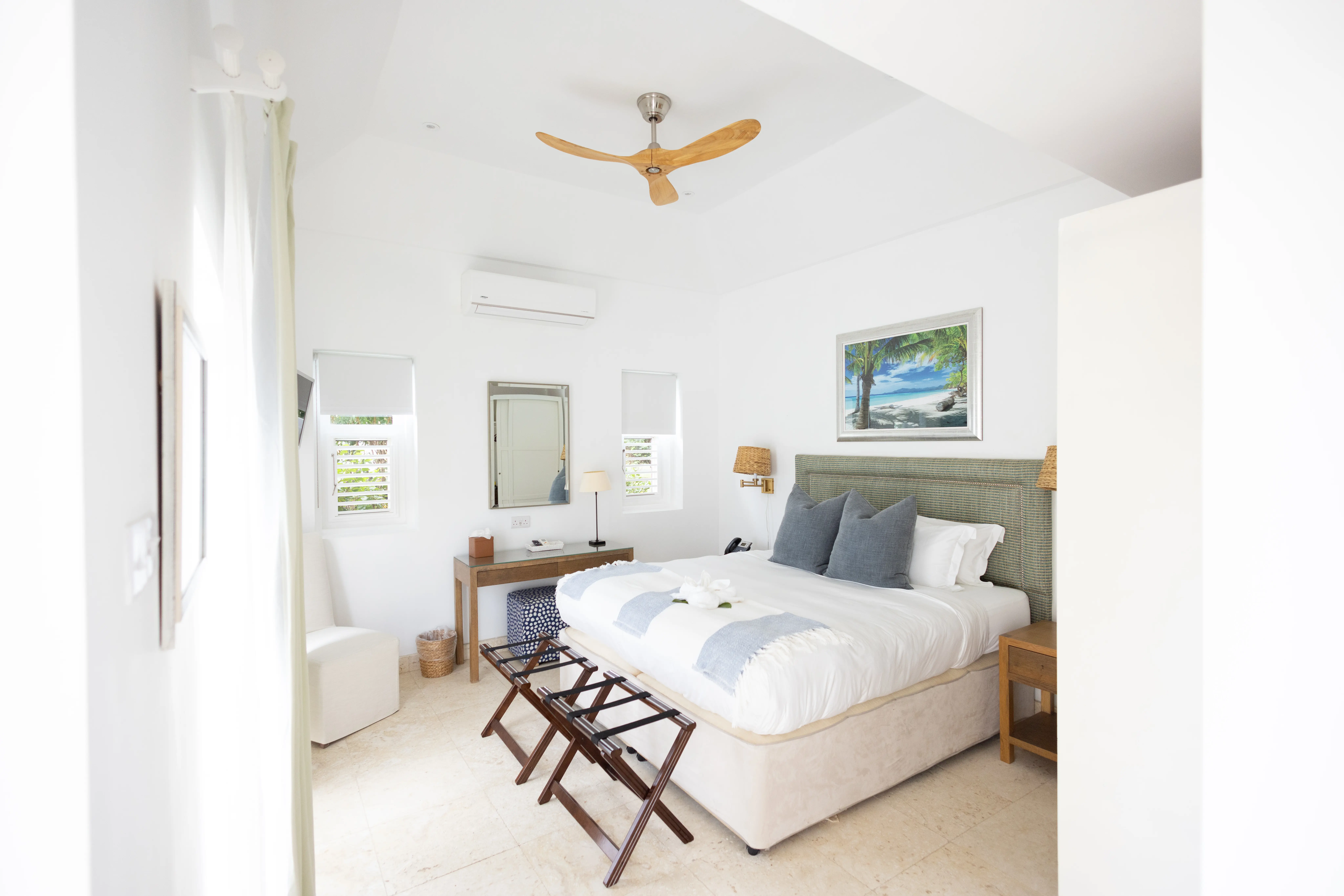 Radiating golden light burst representing creativity, inspiration, and innovative thinking