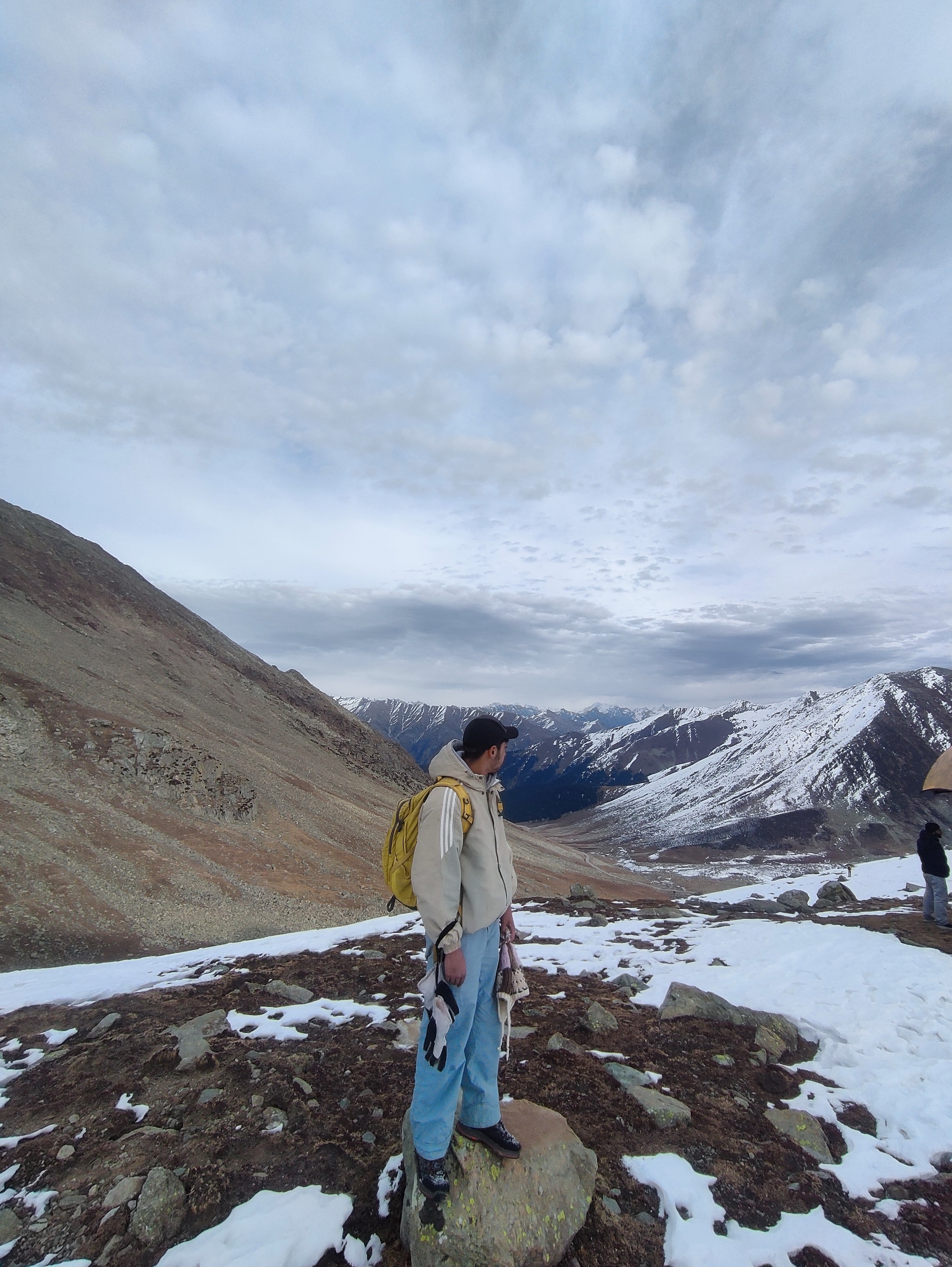 A man stading with Surfboard