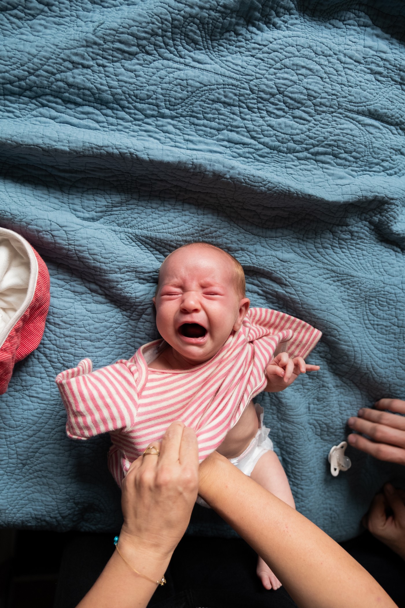 crying-newborn-baby-lifestyle-session-katt-jones-photography