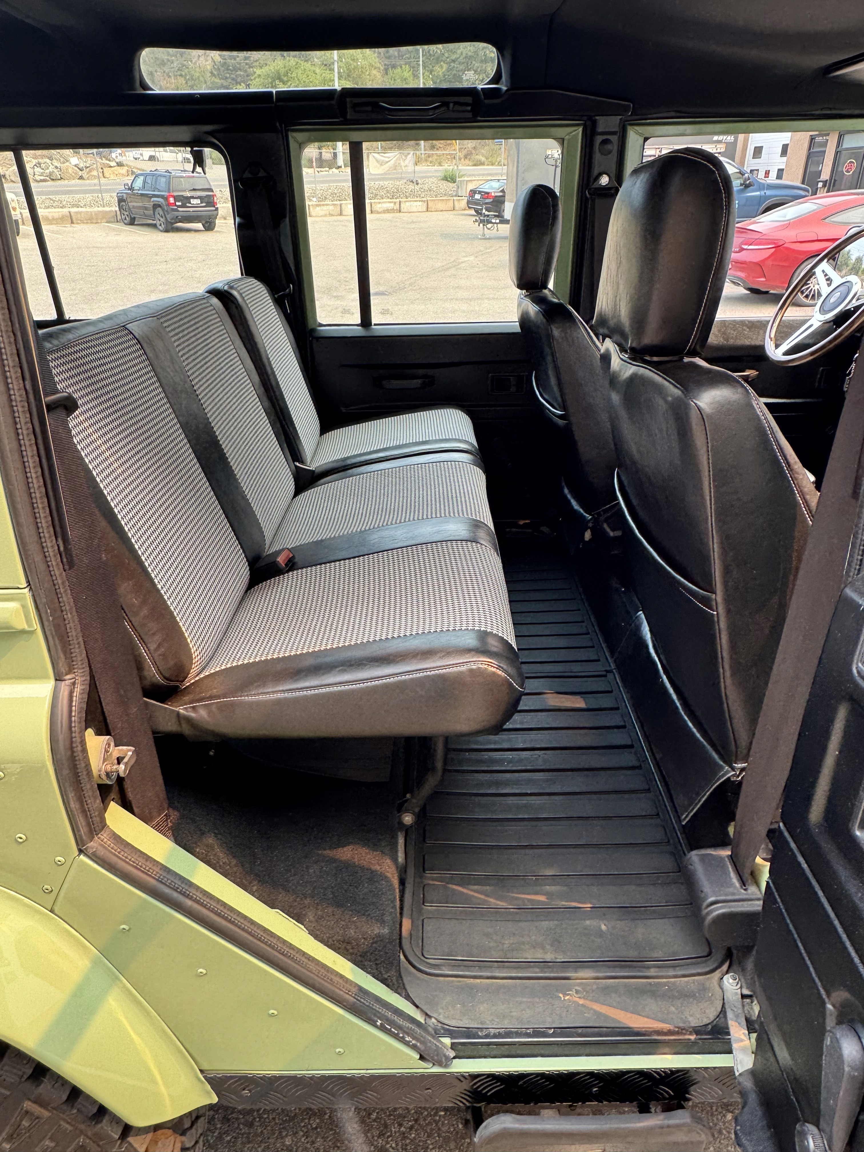 Land Rover Defender 110 2001 photo 6