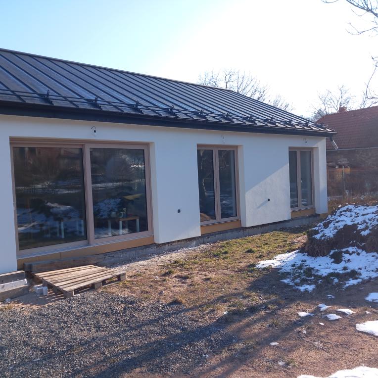 chata s renovovaným hromosvodem