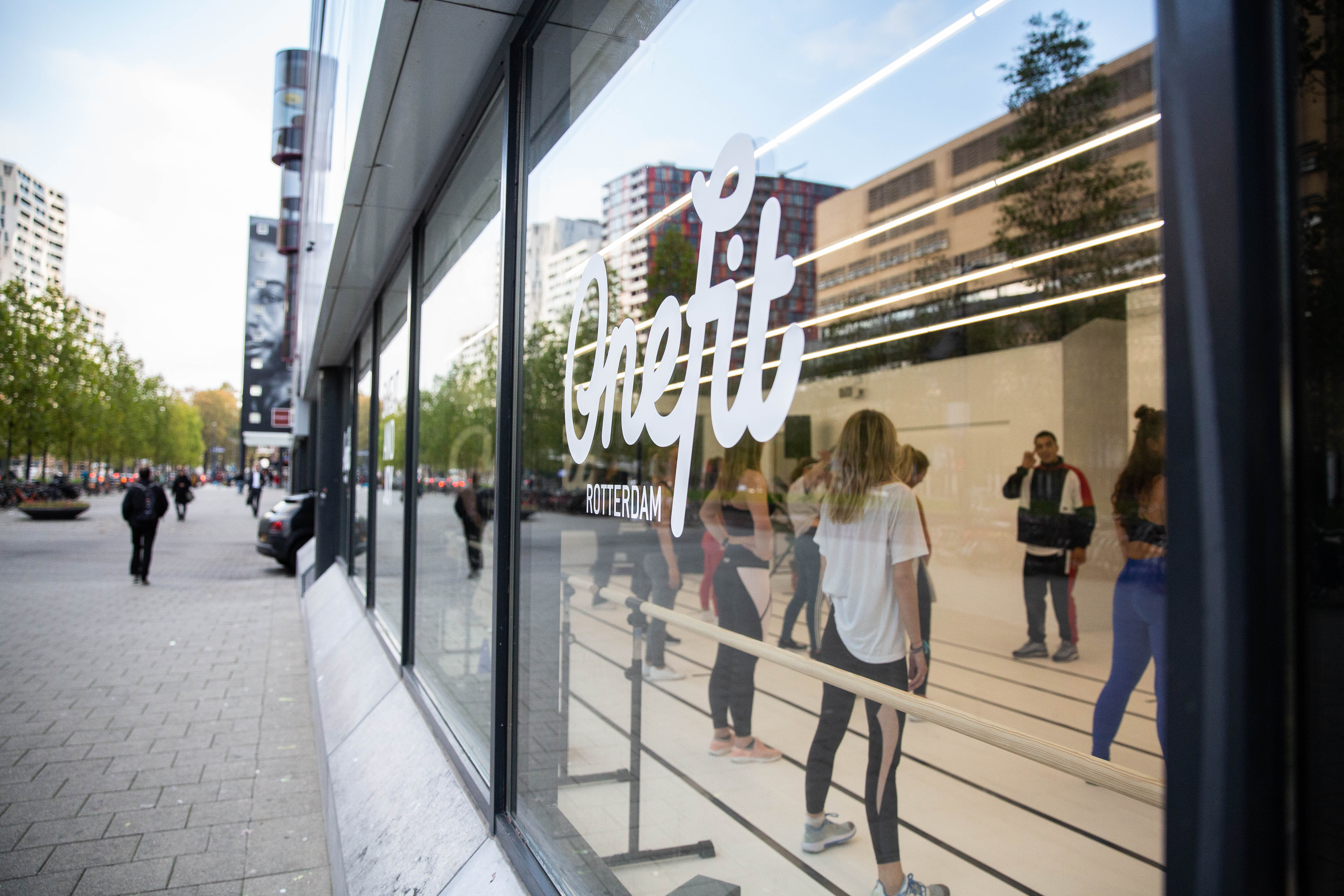 Photo taken from the outside on streetlevel, partially viewing inside the popup gym