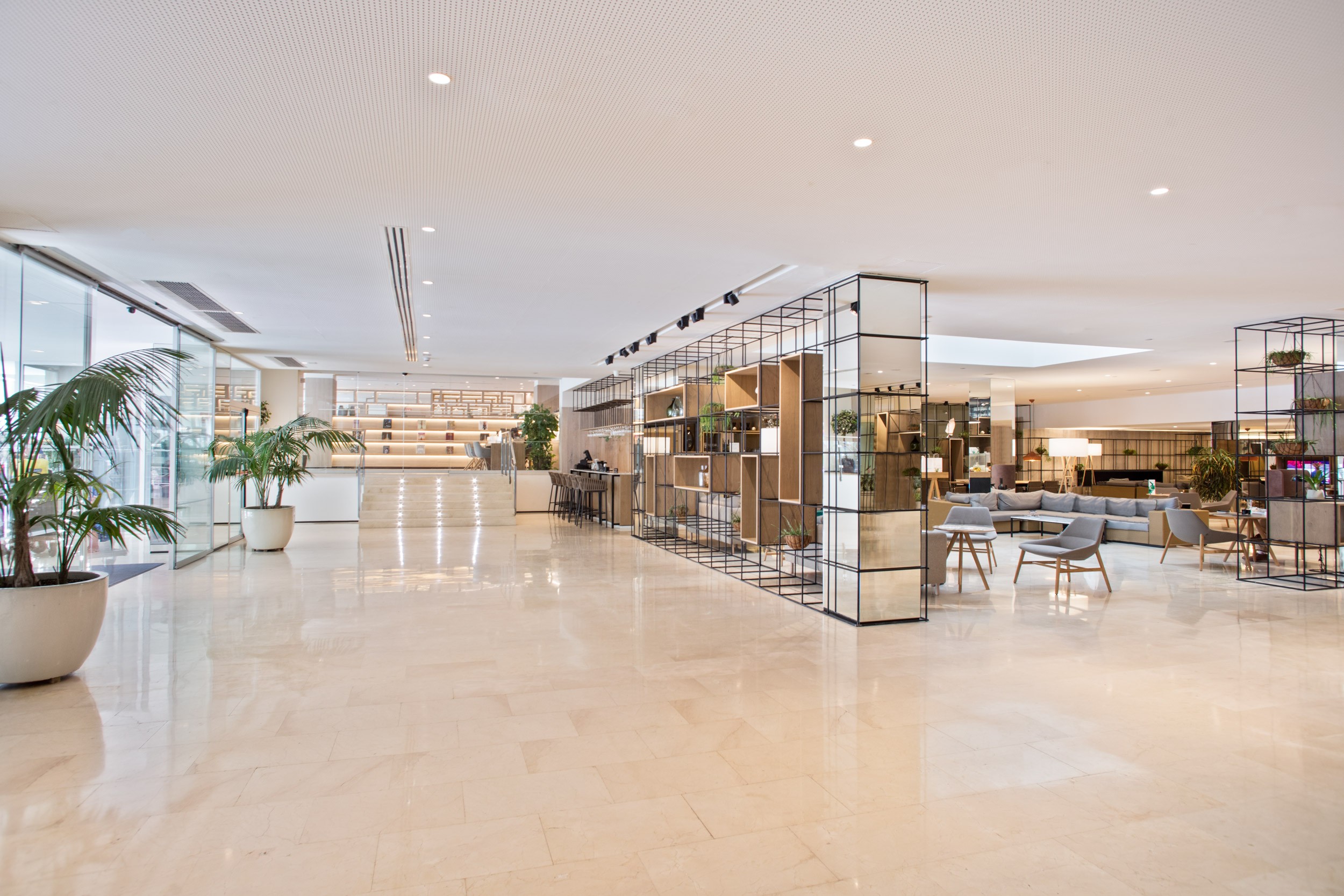 hand aesthetic in water