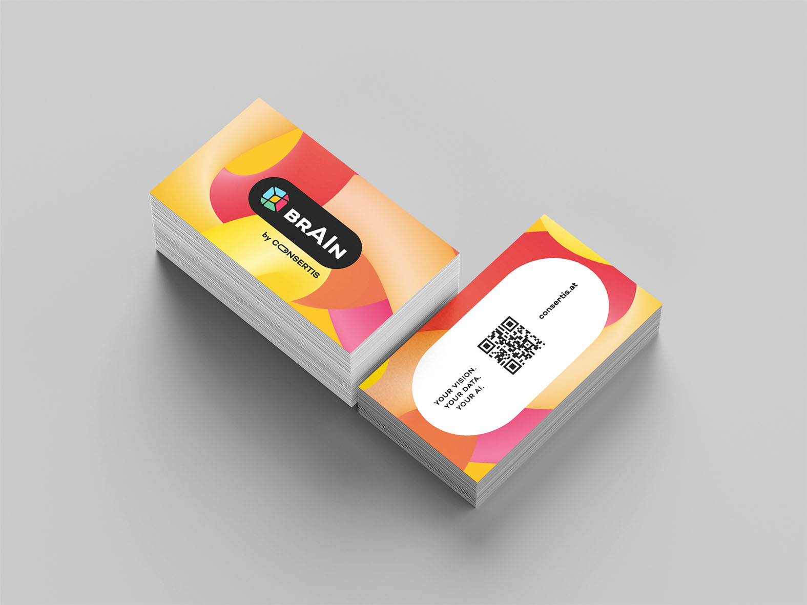 Visitenkarten-Design für BrAIn by Consertis mit Farbverläufen und QR-Code