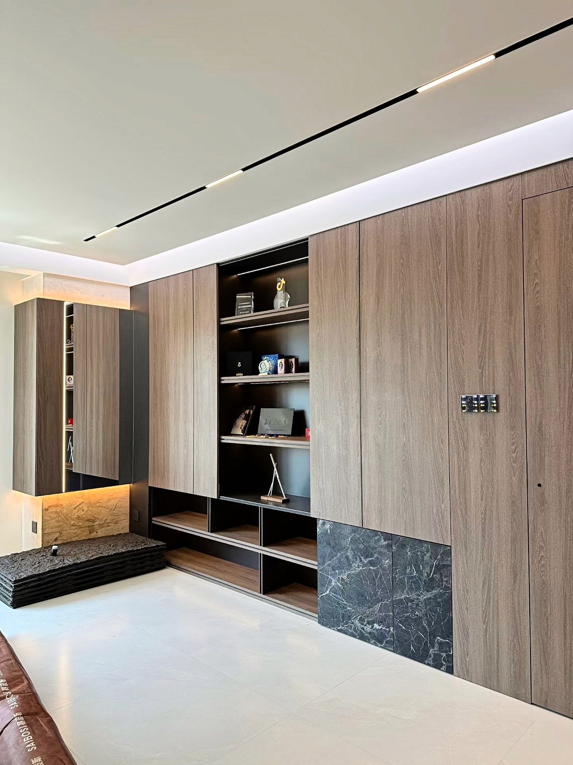 Timber wall and fitted shelving — PLANE & PLACE