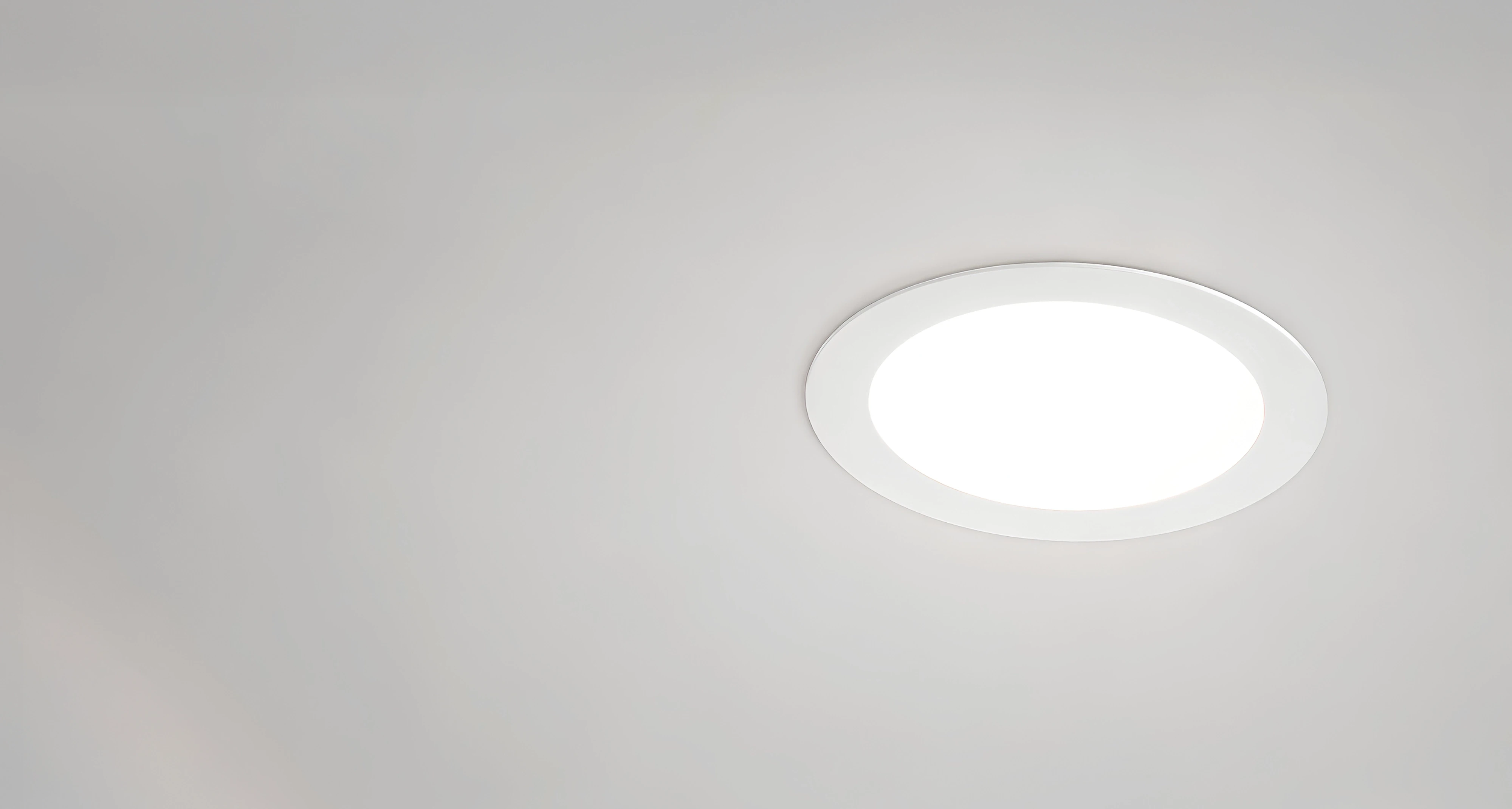 Biała oprawa sufitowa LED Enix HP typu downlight IP54 o podwyższonej mocy