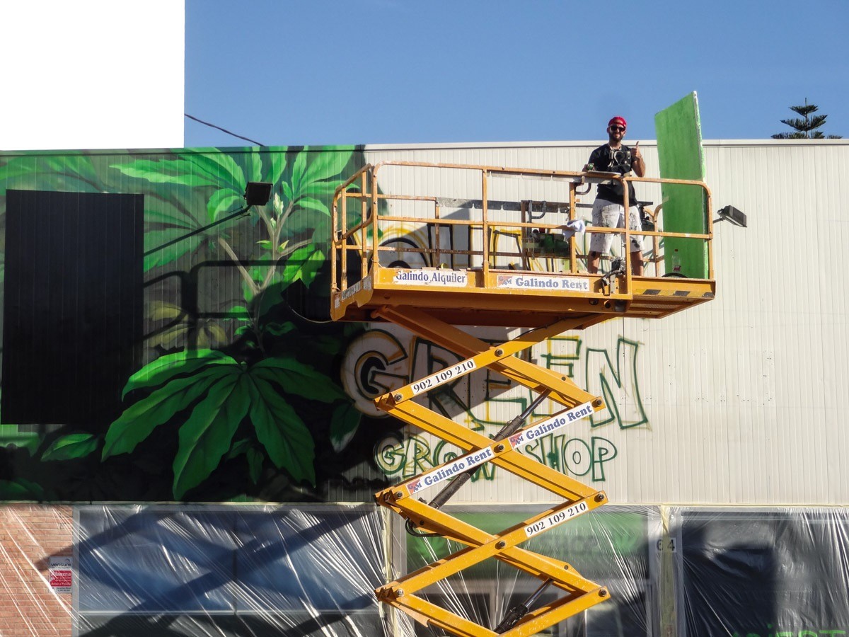 Pintando sobre grua