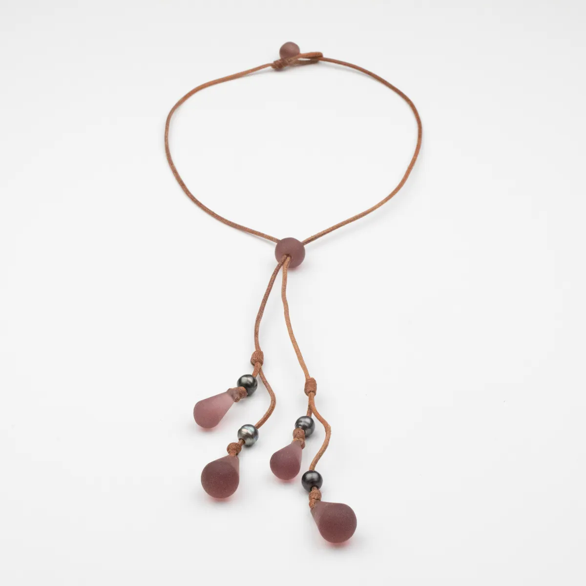 Frosted plum glass drop beads and baroque Tahitian Pearls on natural leather lariat necklace with adjustable closure — Manos de Oro Saint Barth
