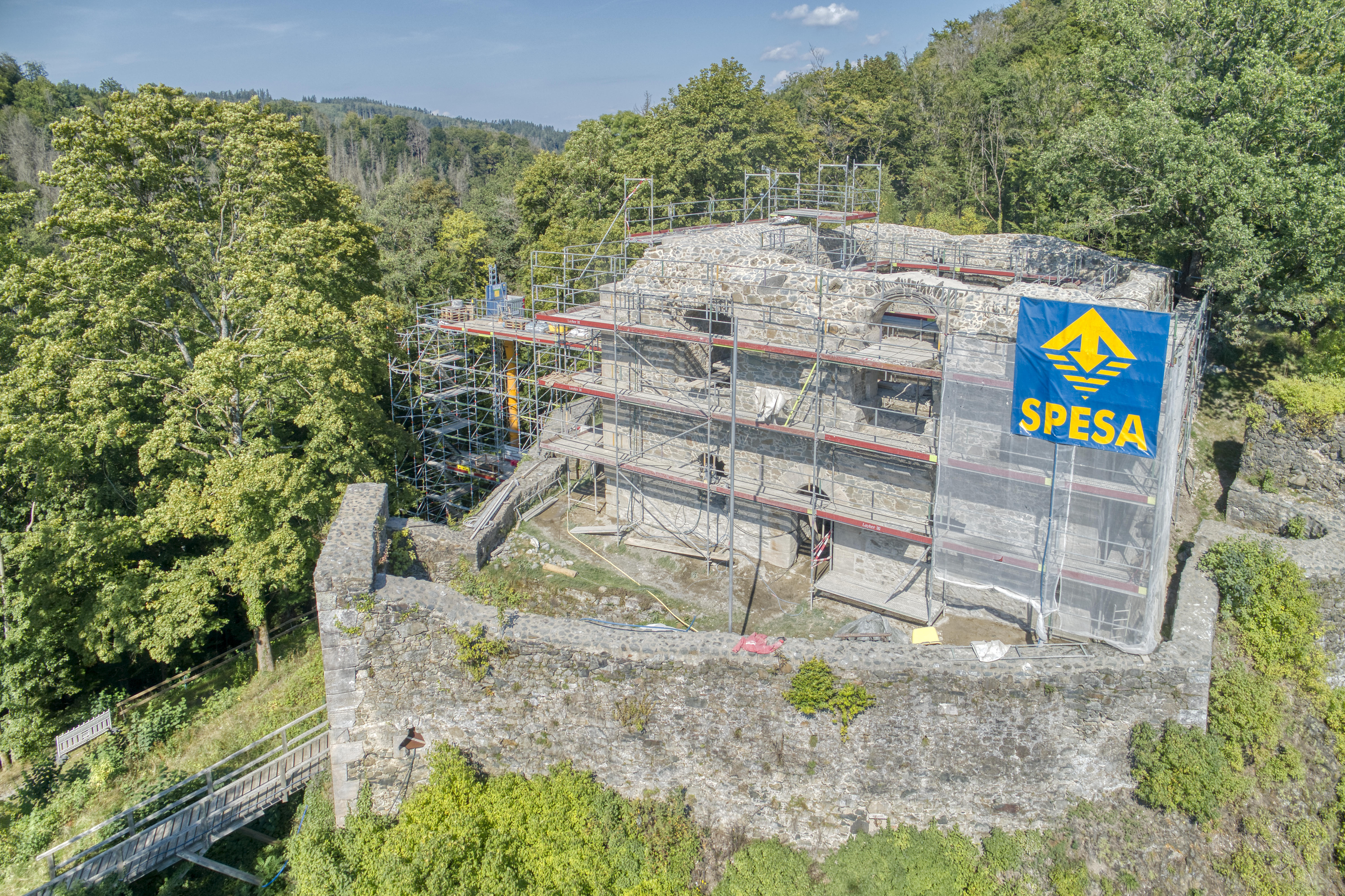 Fuchs Gerüstbau Eisingen Burgruine Hohenberneck Sanierungsgerüst Denkmalpflege