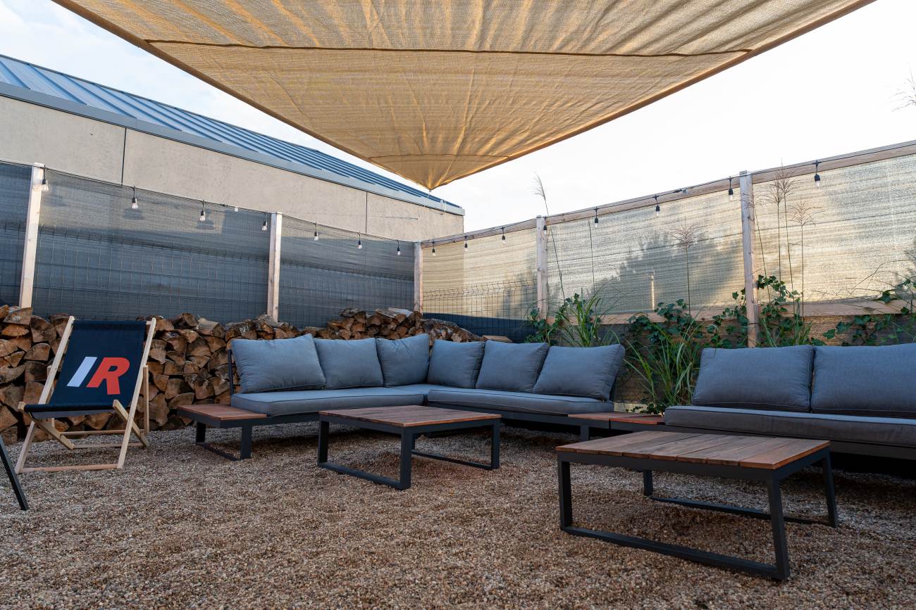 Strefa chill w IronResorts – relaks po treningu w ramach pakietu aktywnego dla par