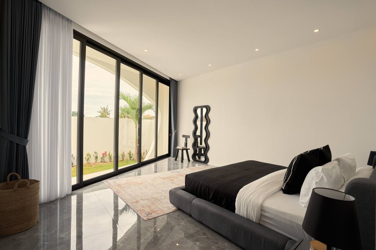 Stylish 3-bedroom villa with rice field views in Canggu, Padonan