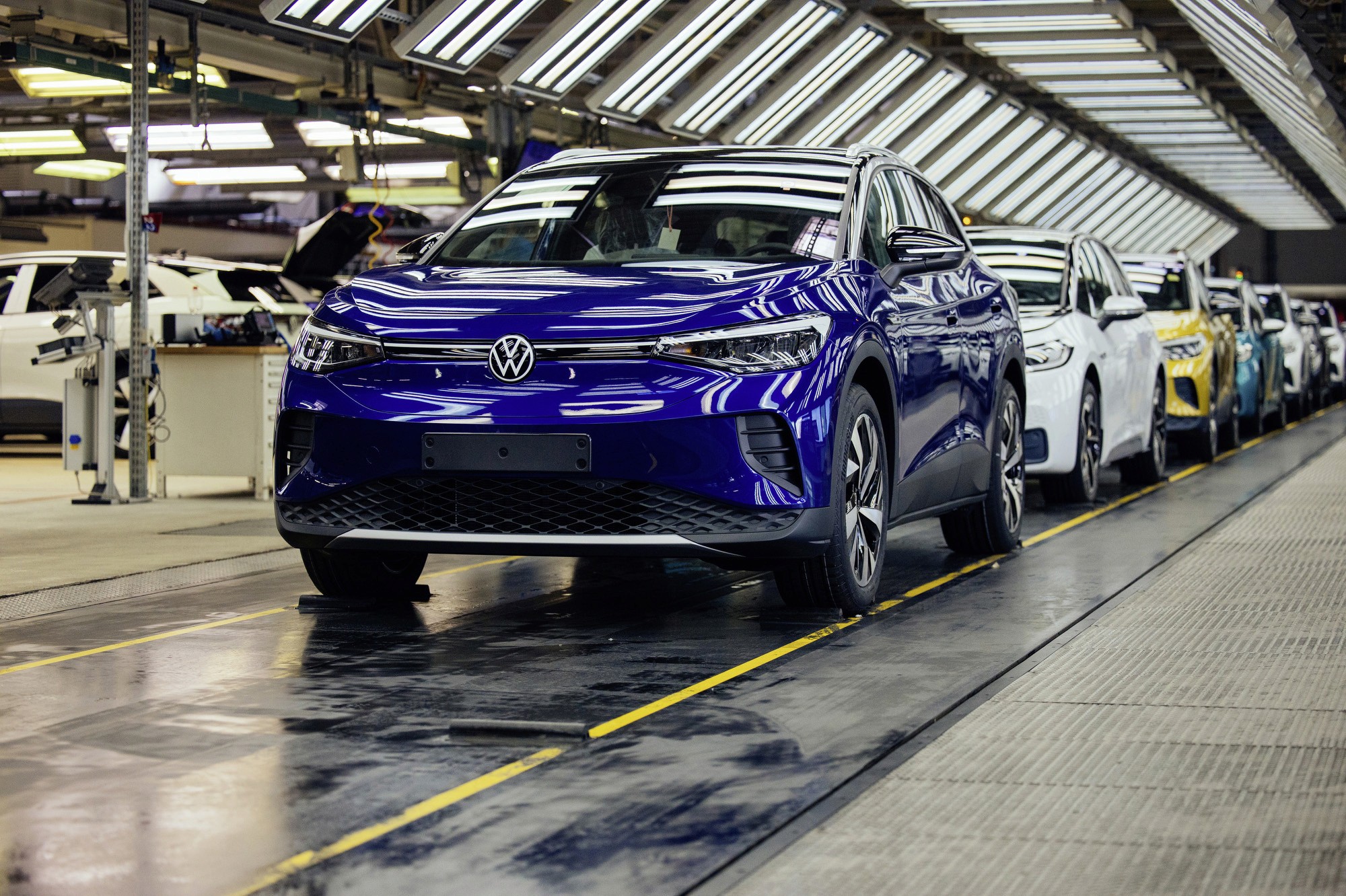 Volkswagen ID.4 en cours de fabrication sur ligne de production, SUV électrique Volkswagen en usine