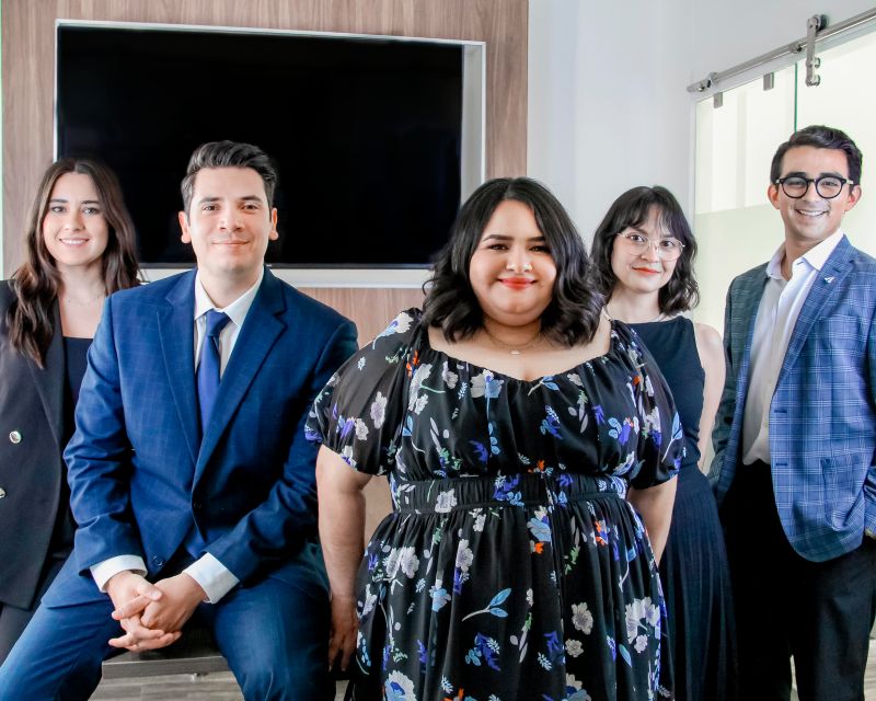 Fotografía grupal del equipo de Dab Legal.