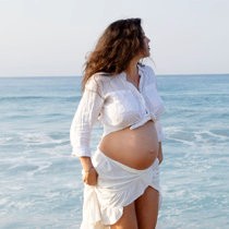 Sesión de embarazo al atardecer en Puerto Escondido