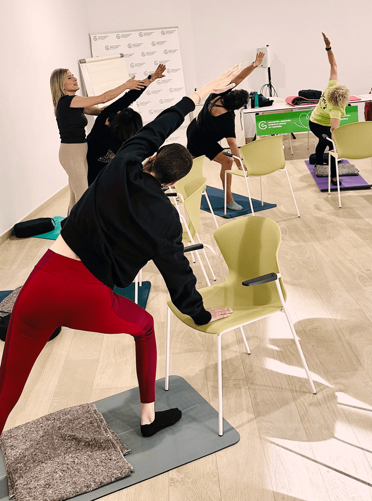 grupo en práctica de yoga oncológico