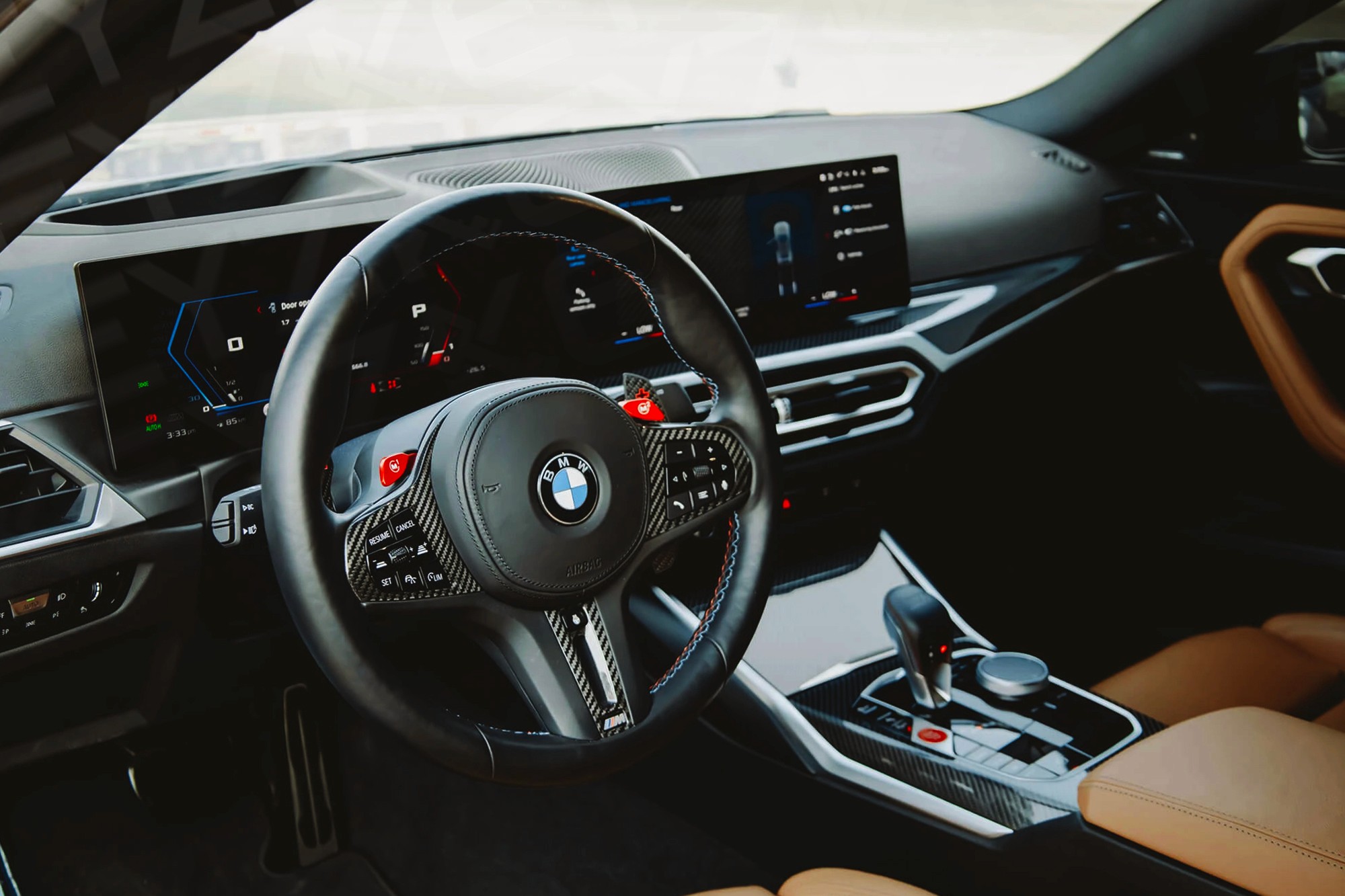 Vue interieur BMW M2 Gris – Location Sportive à Dubaï | Keyz Rent