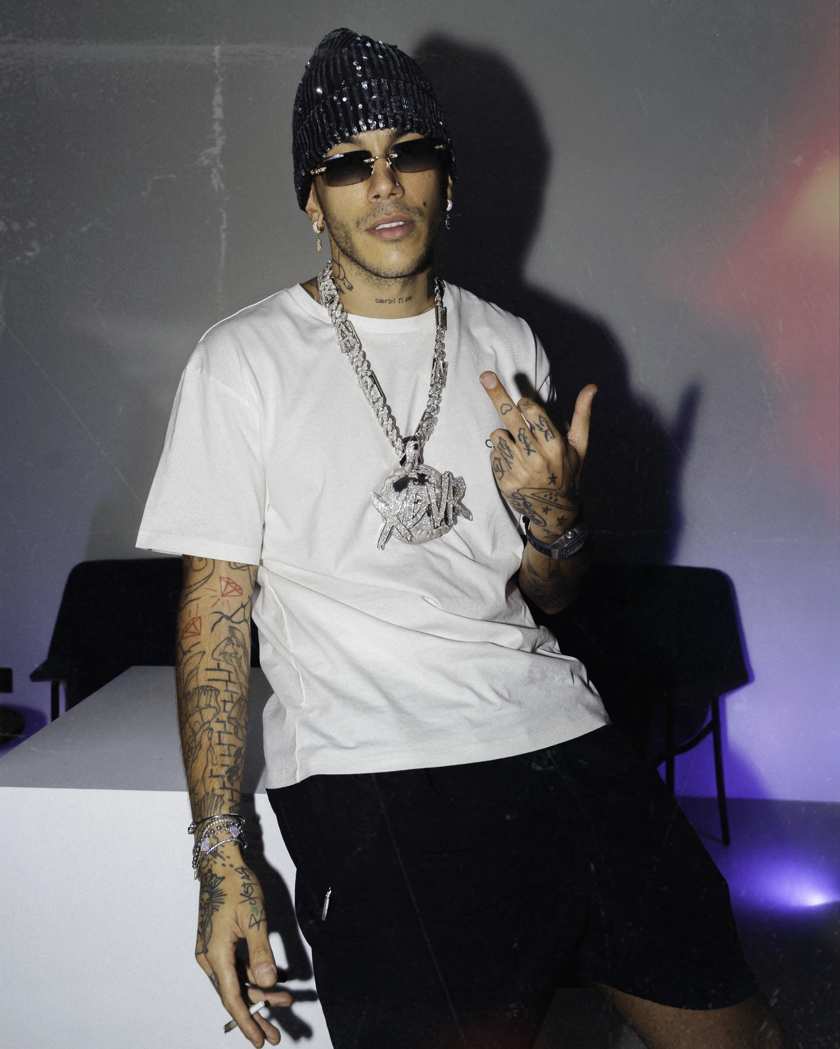 Ritratto editoriale di Sfera Ebbasta scattato da Edoardo Verduchi