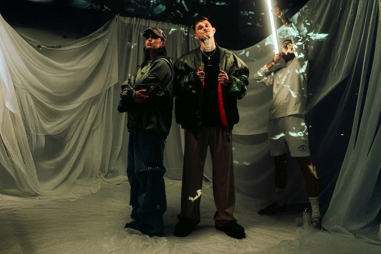 lazlo celine in berlin in fotostudio with tube lights cinemtatic video 