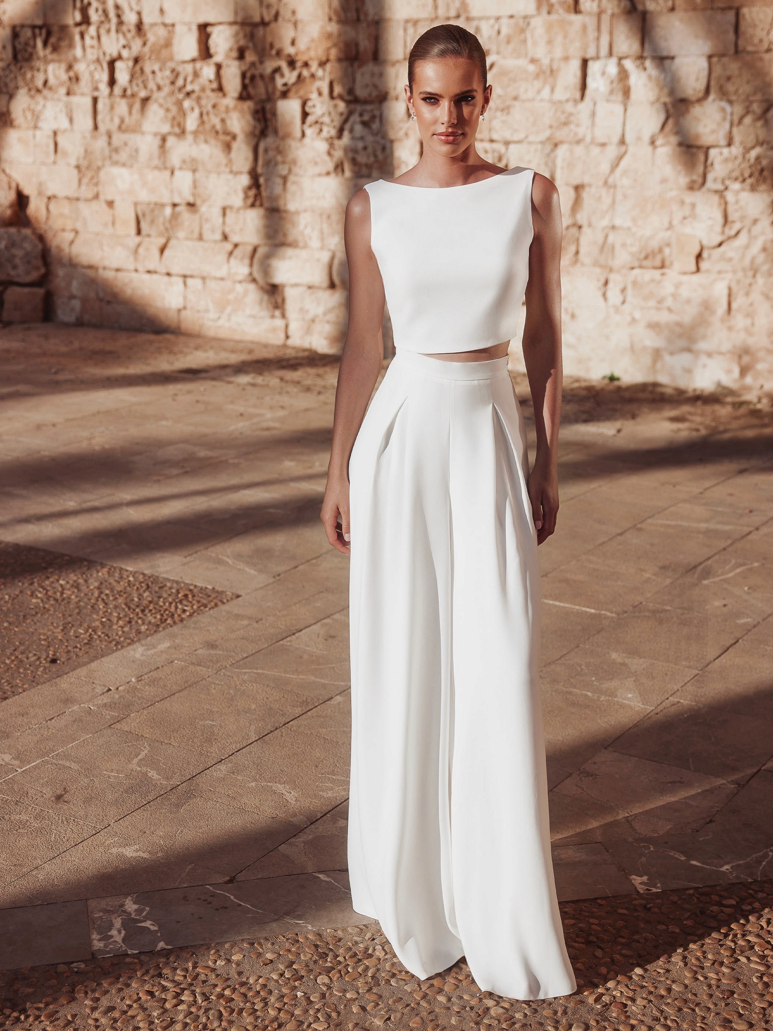 Eleganter Zweiteiler fürs Standesamt – moderne Brautmode mit Hose und Top