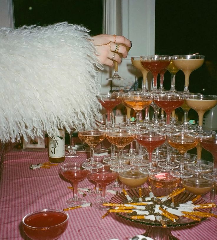 last-minute NYE plans with small apartment gathering