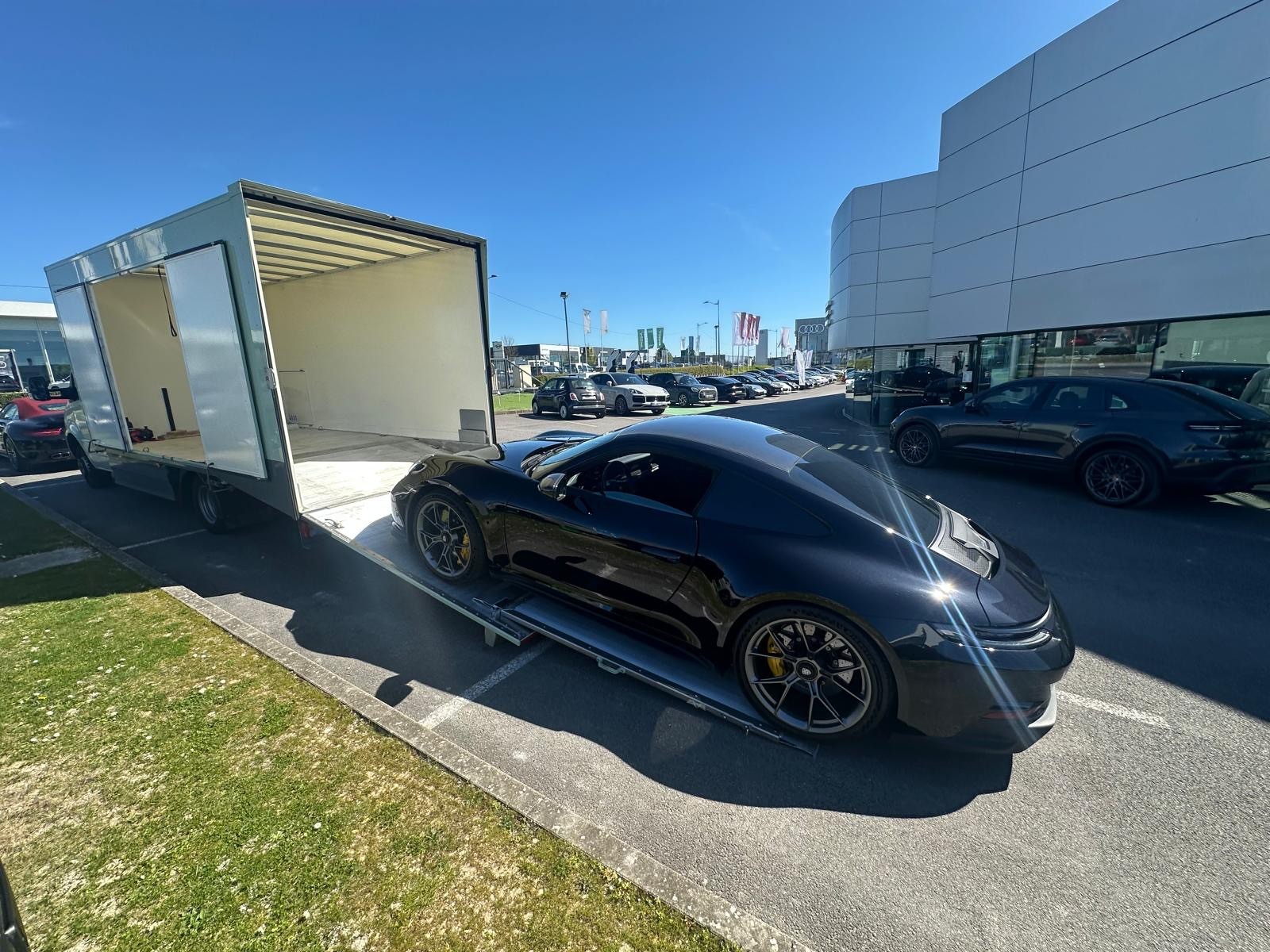 photo porte voiture fermé