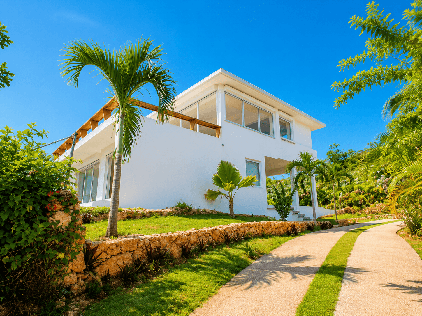 Domaine Horizon infinity pool and panoramic ocean view