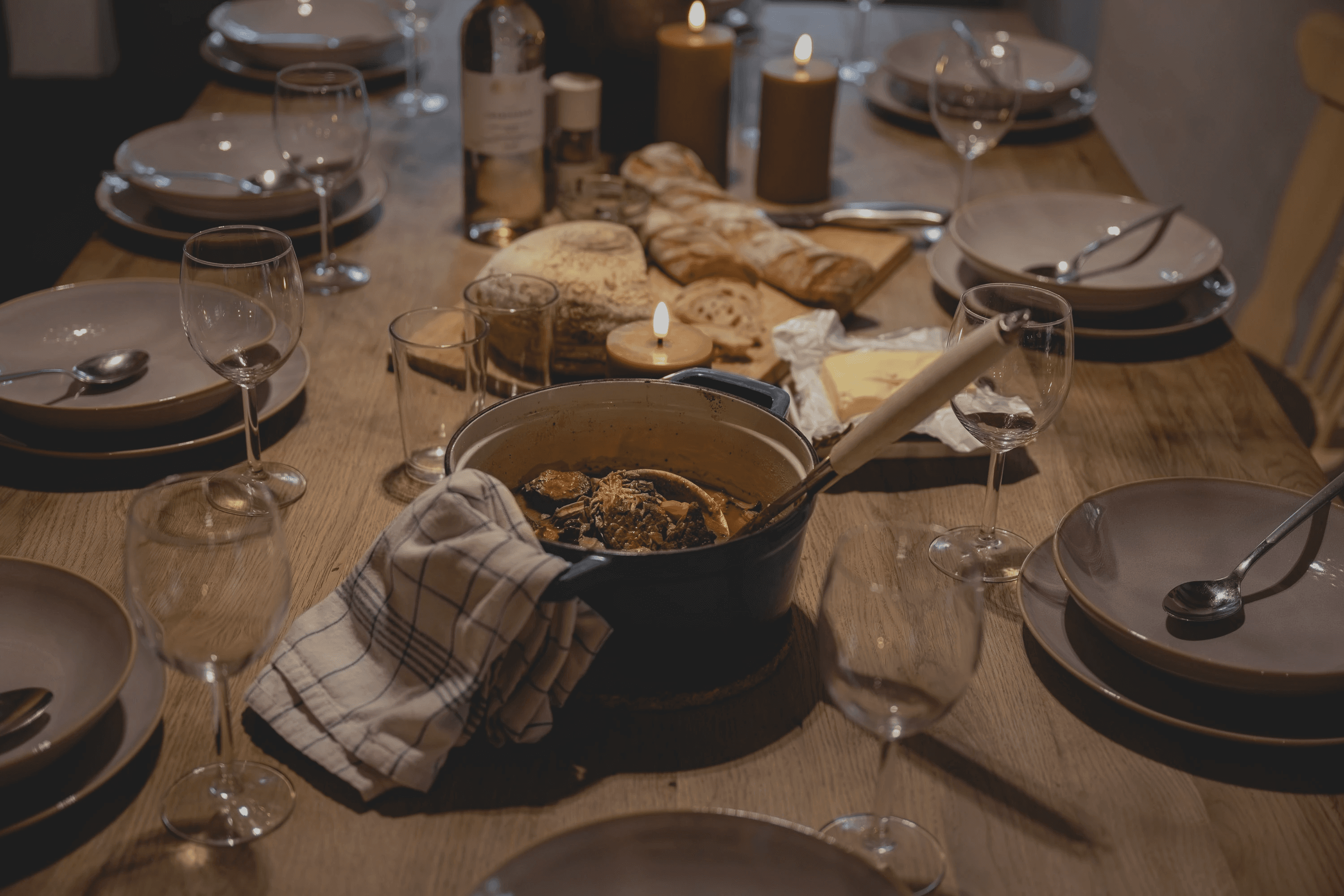 Gemeinsames essen in der Wohnküche