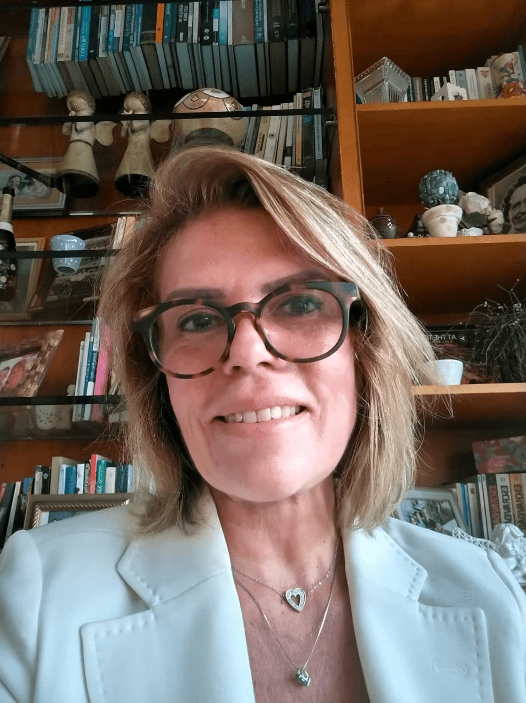 Médica especialista em cannabis medicinal