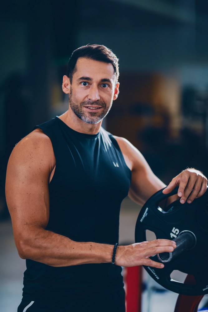 Concetrated triathlete grayscale