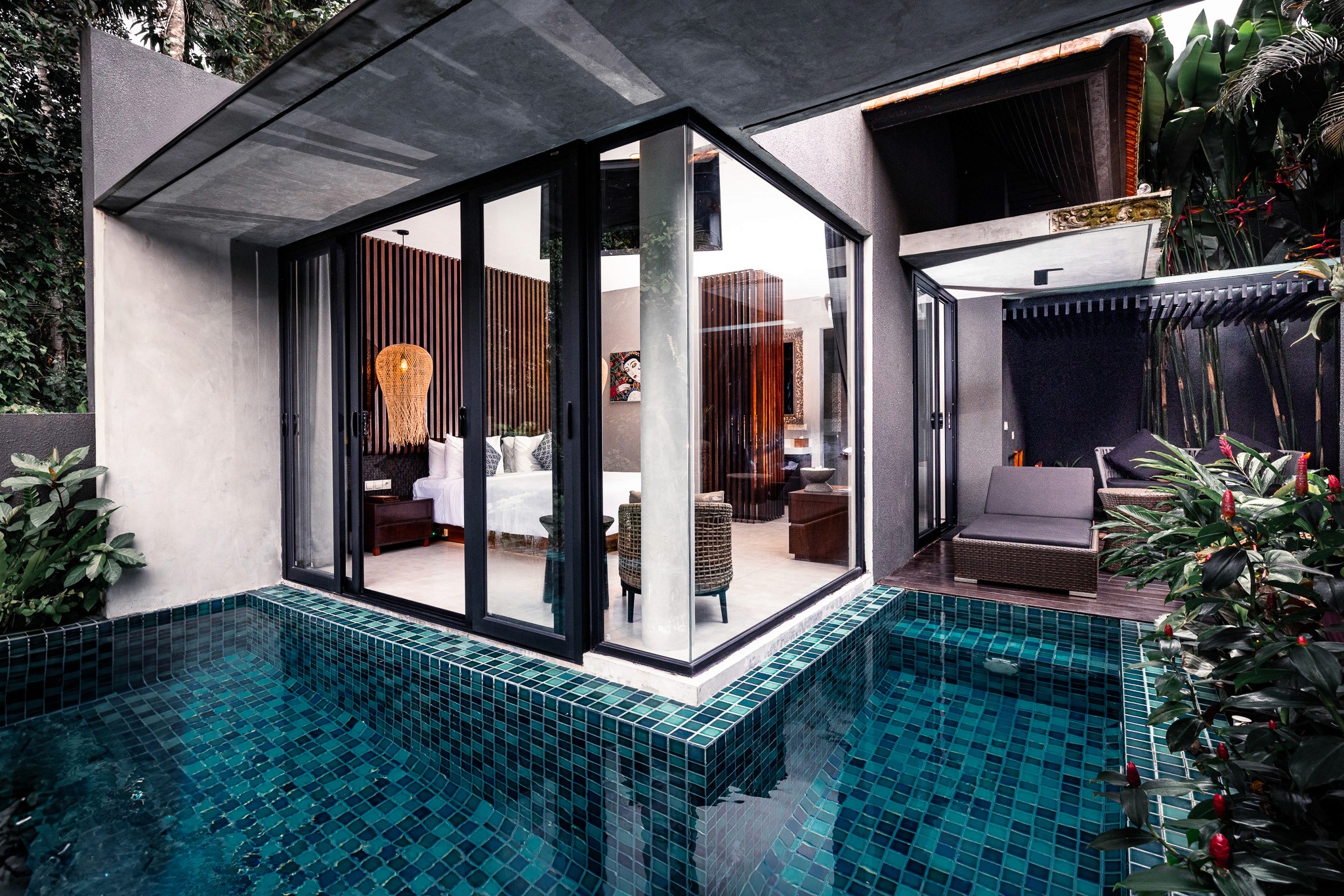 Exklusive Poolvilla mit privatem Infinity-Pool und modernem Interieur im Ning Resort Ubud, Bali