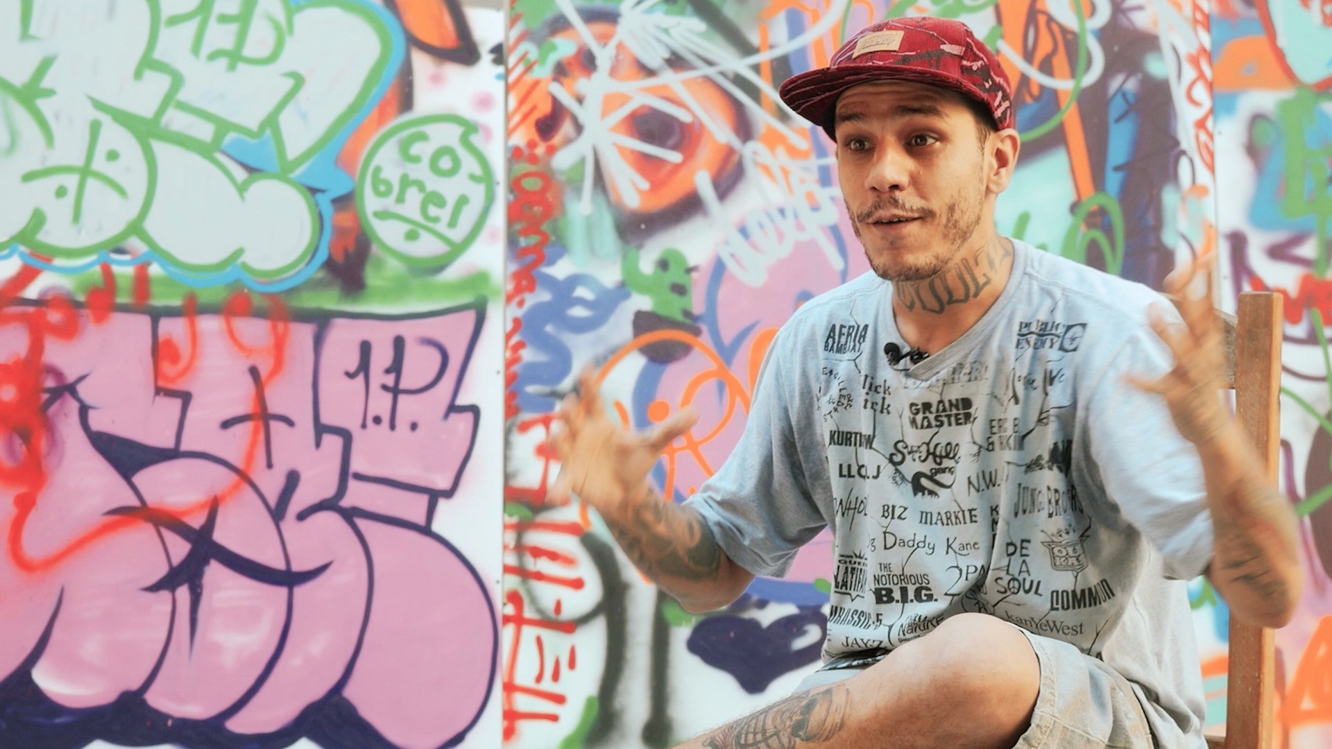Documentary video of a man being interviewed in a hip-hop inspired scenario for the webseries Poeta Jogador