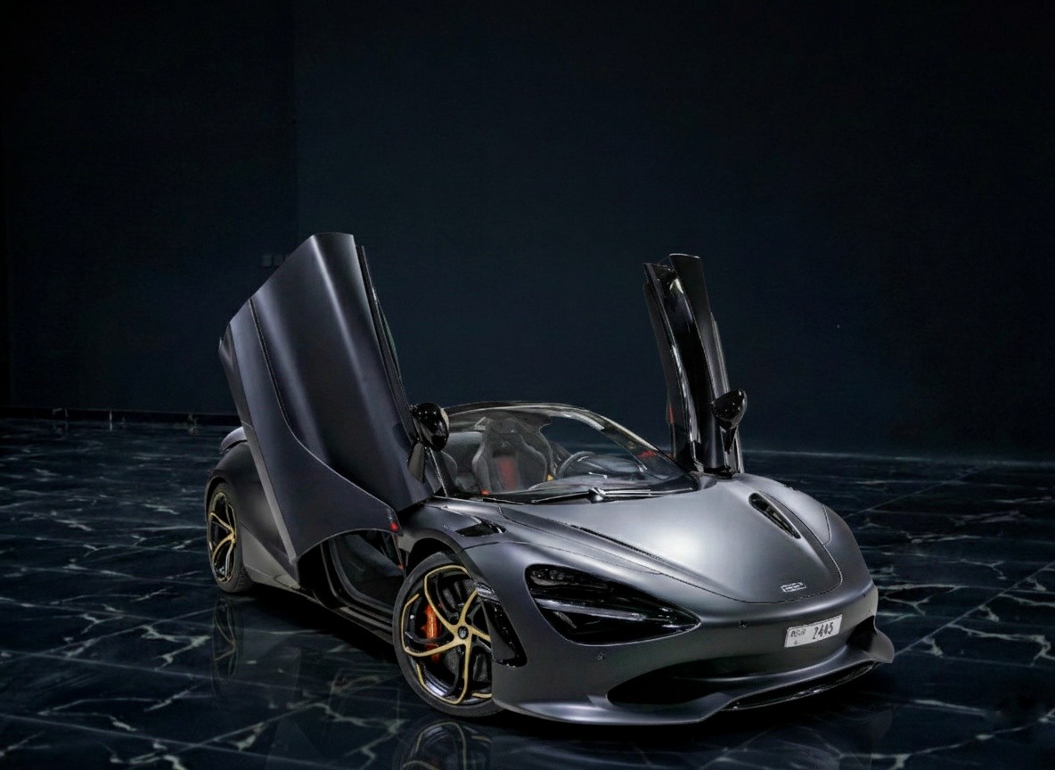 McLaren 750S Spider 2025 front exterior in Dubai available for rent at Queen of Supercar Rental.
